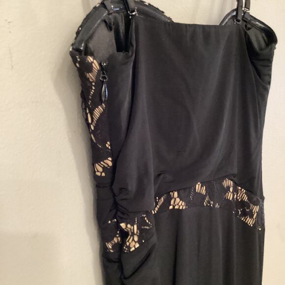 Bebe Black Cocktail Dress With Gold and Lace in Size 8 NWOT - Picture 4 of 5